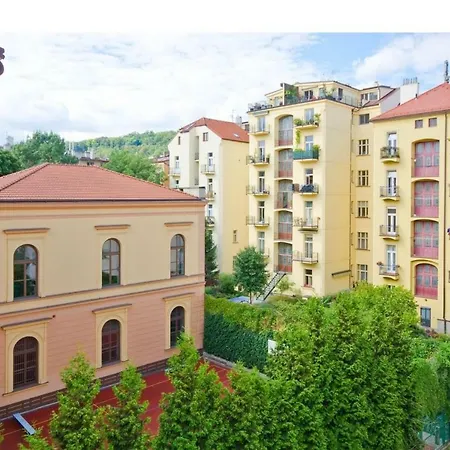 Spacious Zborovska Vltava River Oldtown Apartment *
