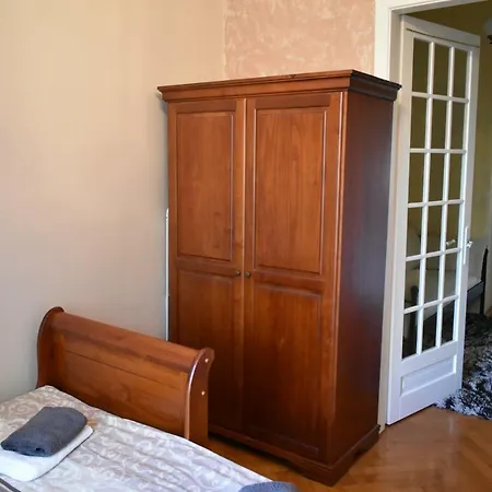 Apartamento Spacious Zborovska Vltava River Oldtown